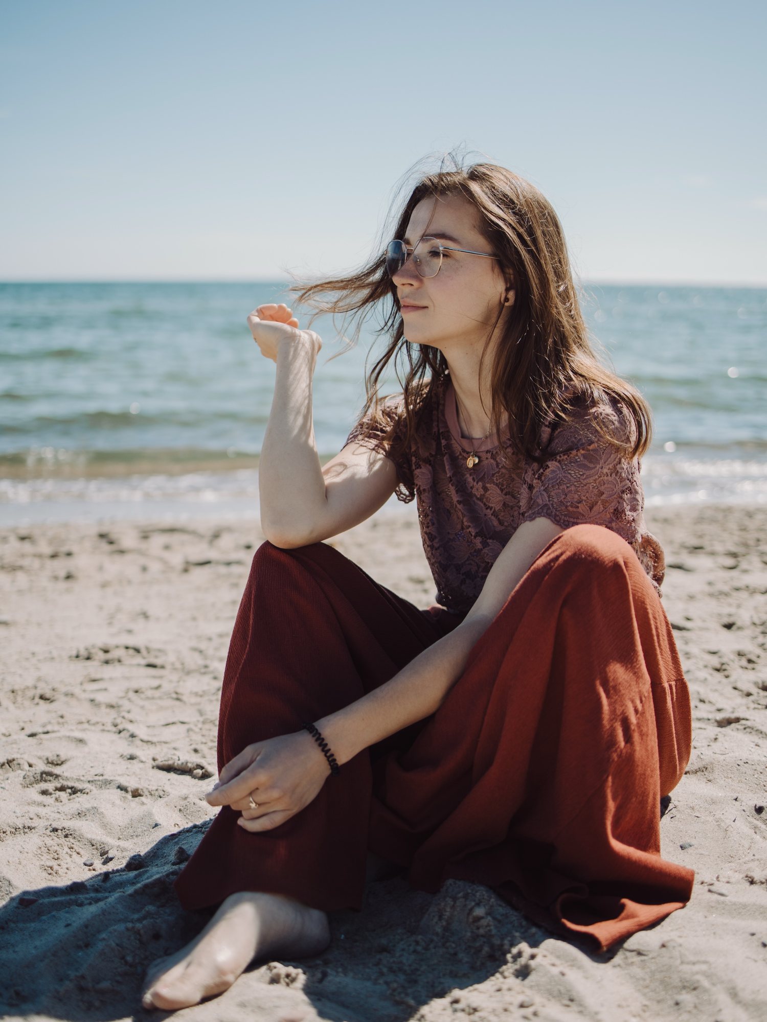 Monika Herdzik na plaży nad morzem